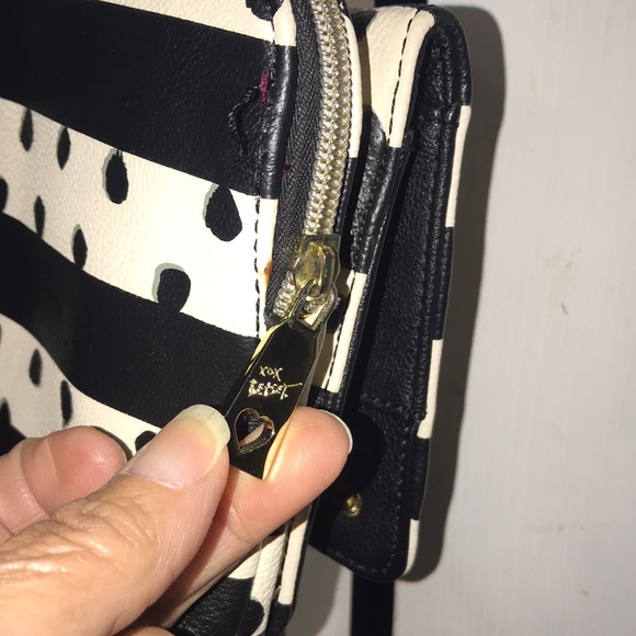 Women’s Betsey Johnson Crossbody Bag - Picture 7 of 15